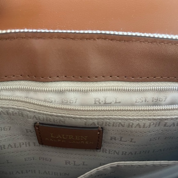 Ralph Lauren small shoulder strap bag. - Picture 2 of 3